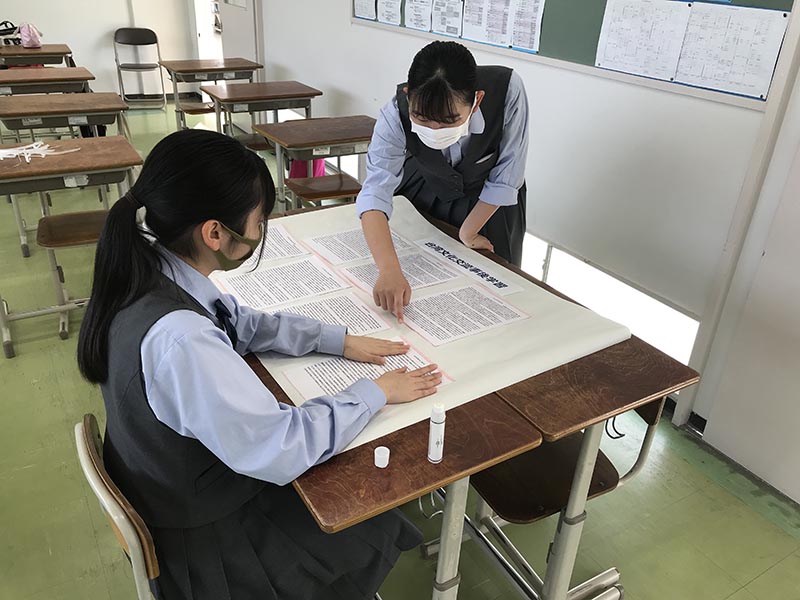 掲示物作成の様子