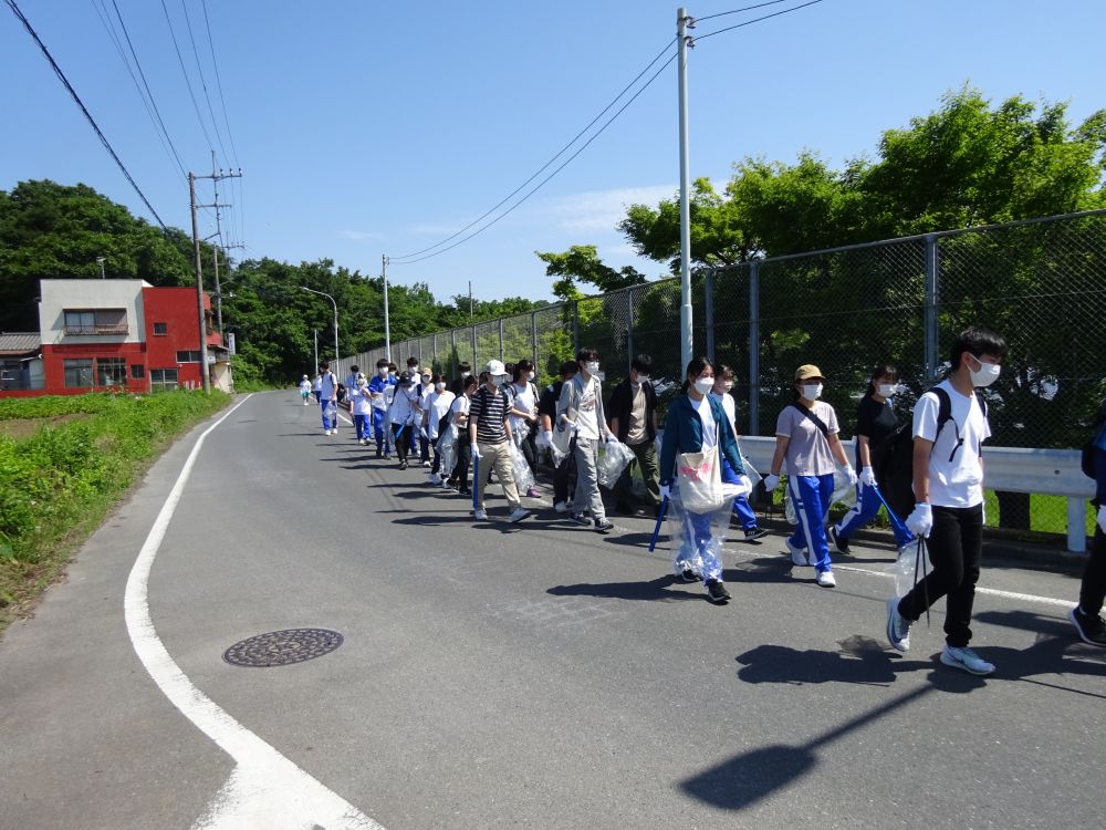 スクールバスの通り道の清掃