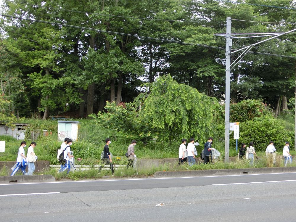 407バイパス安全に注意をしてごみ拾い